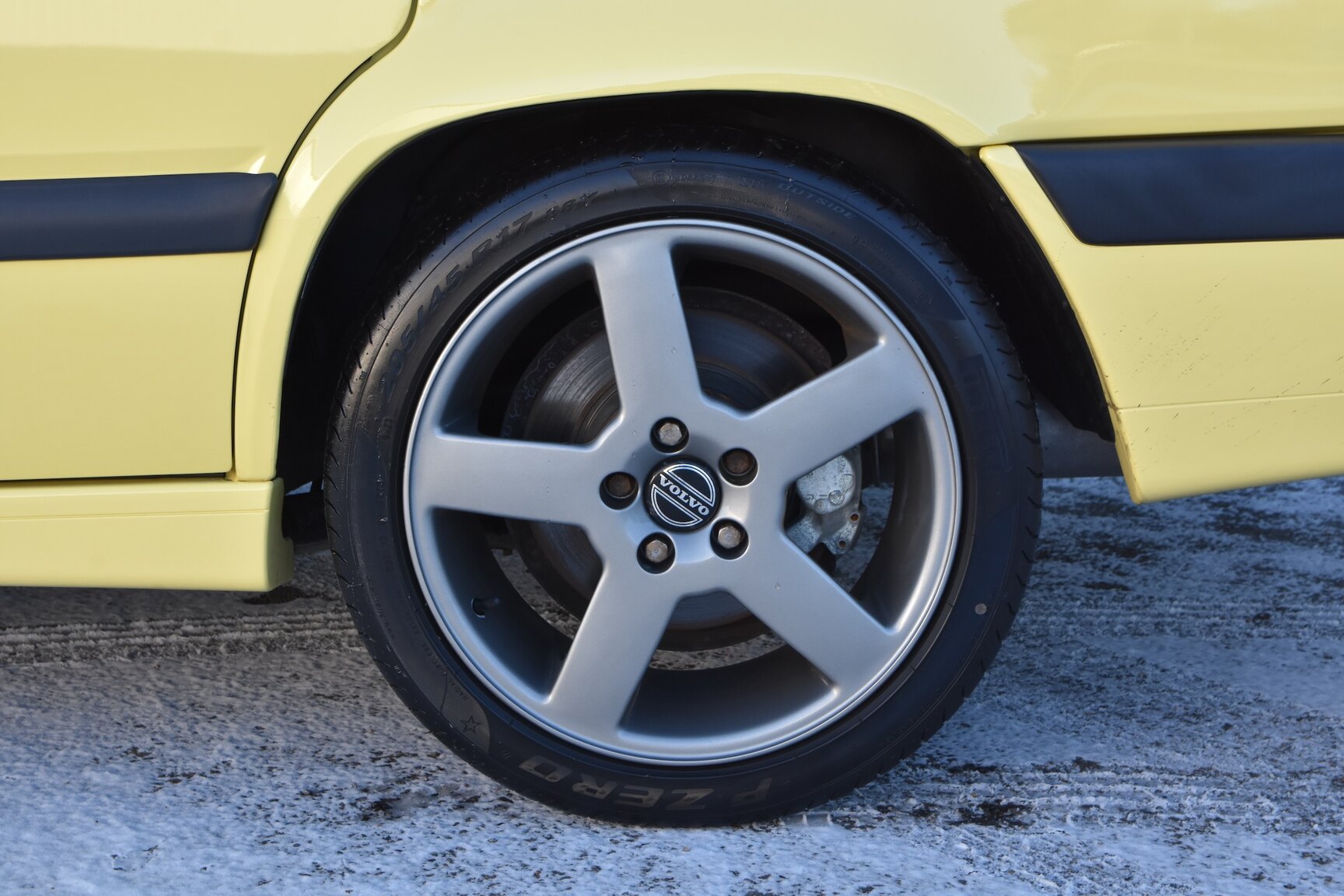 Exterior image of 1995 Volvo 850 T-5R Kombi