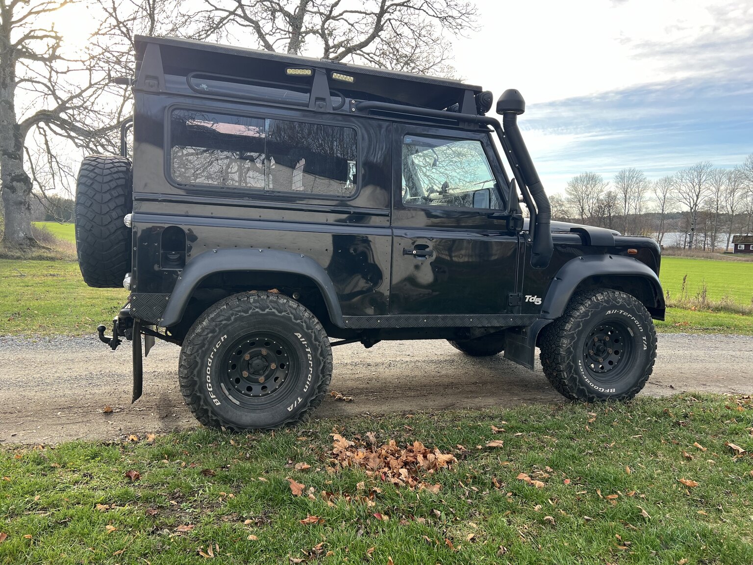 Exterior image of 2002 Land Rover Defender 90 2.5 Td5