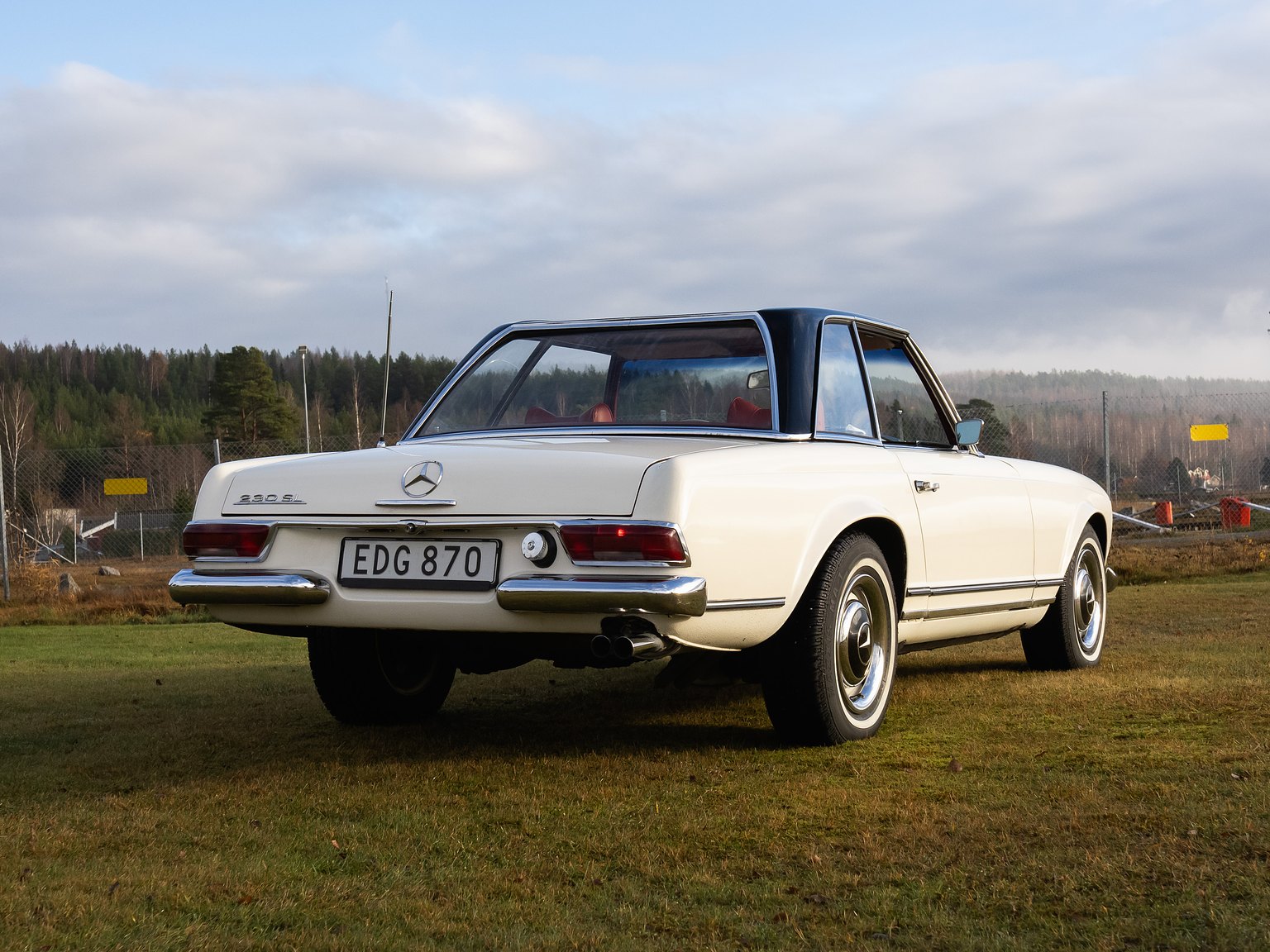 Aussenfoto 1966 Mercedes-Benz 230 SL "Pagoda"