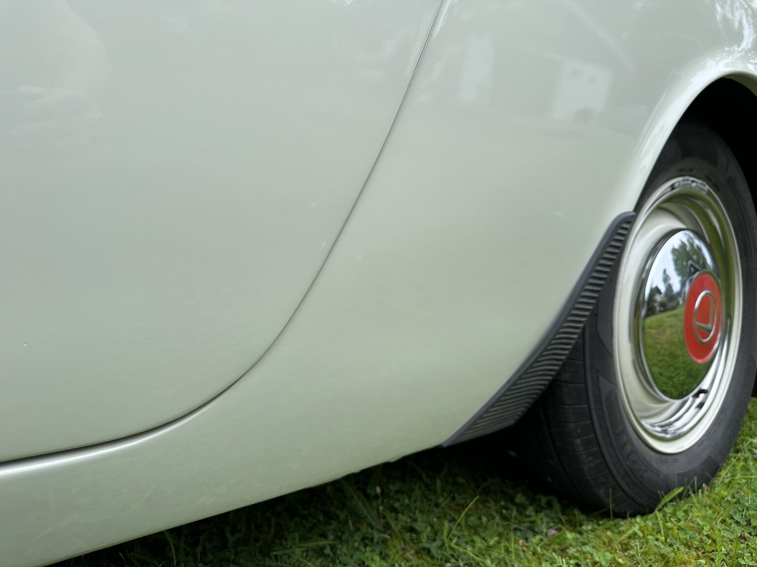 Exterior image of 1964 Volvo P 1800 S