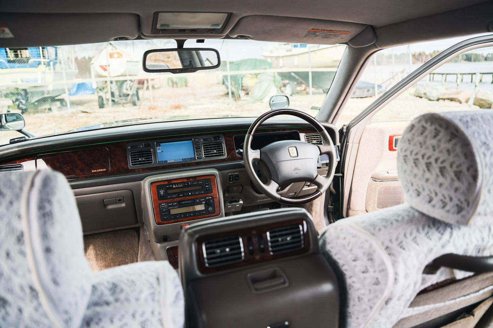Innenraumfoto von 2000 Toyota Century V12 G50 (116)