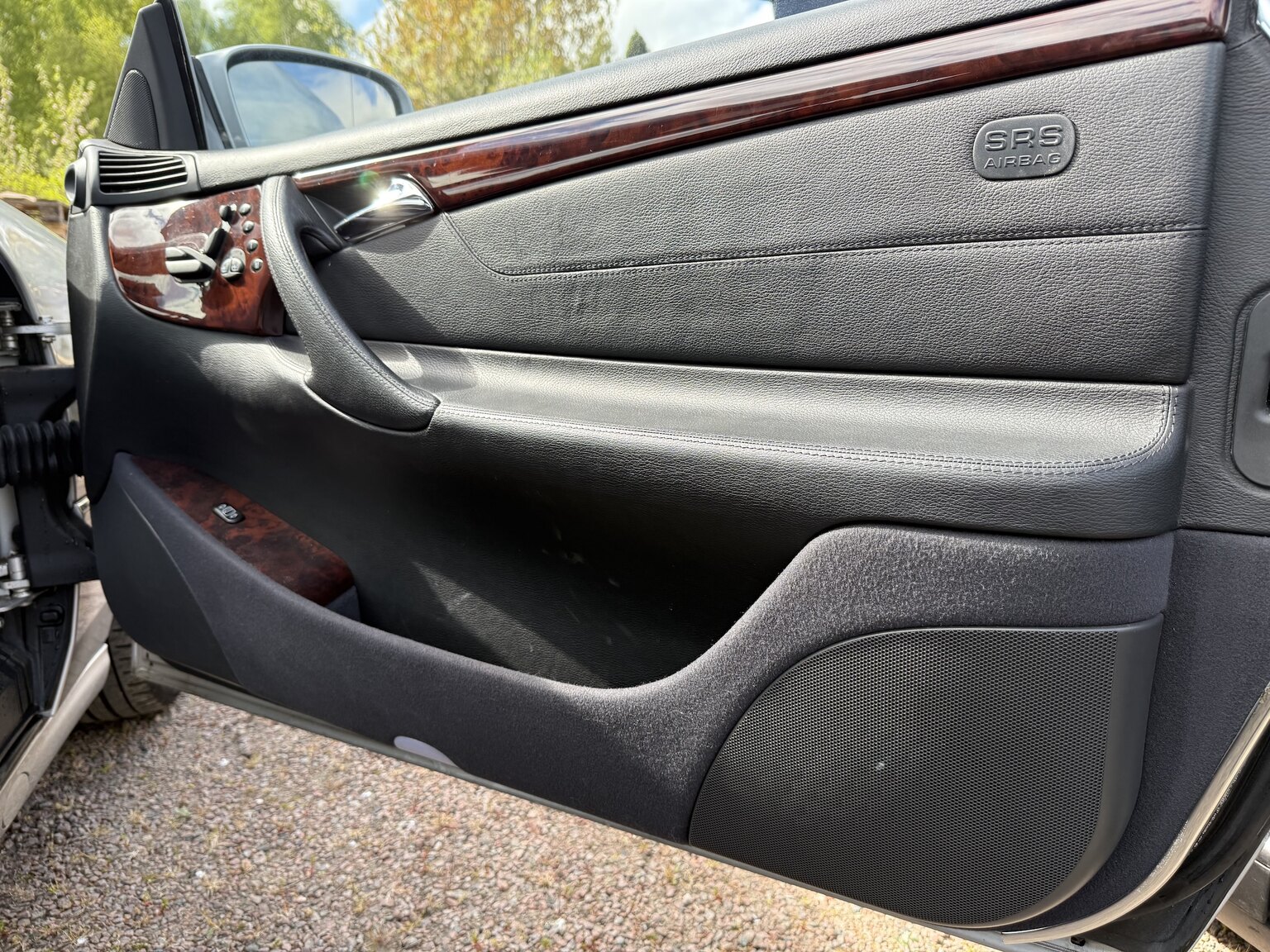 Interior image of 2000 Mercedes-Benz CL 500