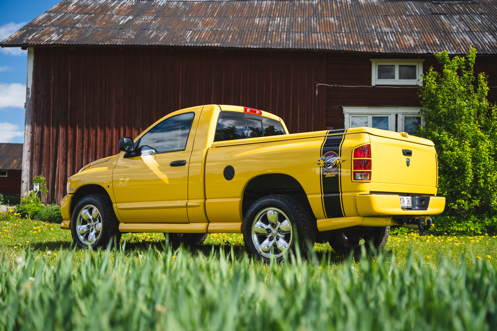 Exteriörbild på 2005 Dodge Ram 1500 Bumble Bee