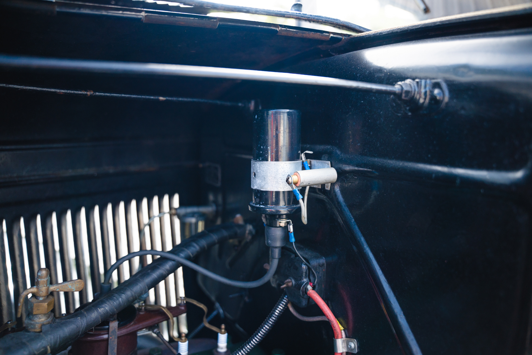 Image of 1931 Ford A Luxe Sedan (9) mechanics