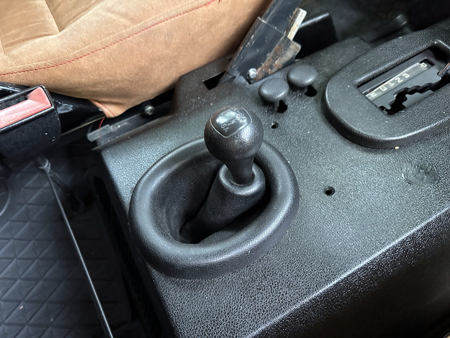 Interiörbild 1986 Mercedes 280 GE (35)