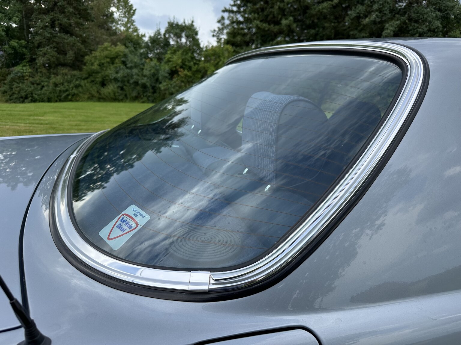 Exteriörbild på 1984 Mercedes-Benz 230 CE