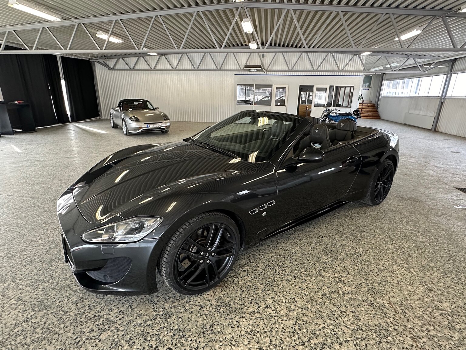 Exteriörbild på 2016 Maserati Grancabrio (1)