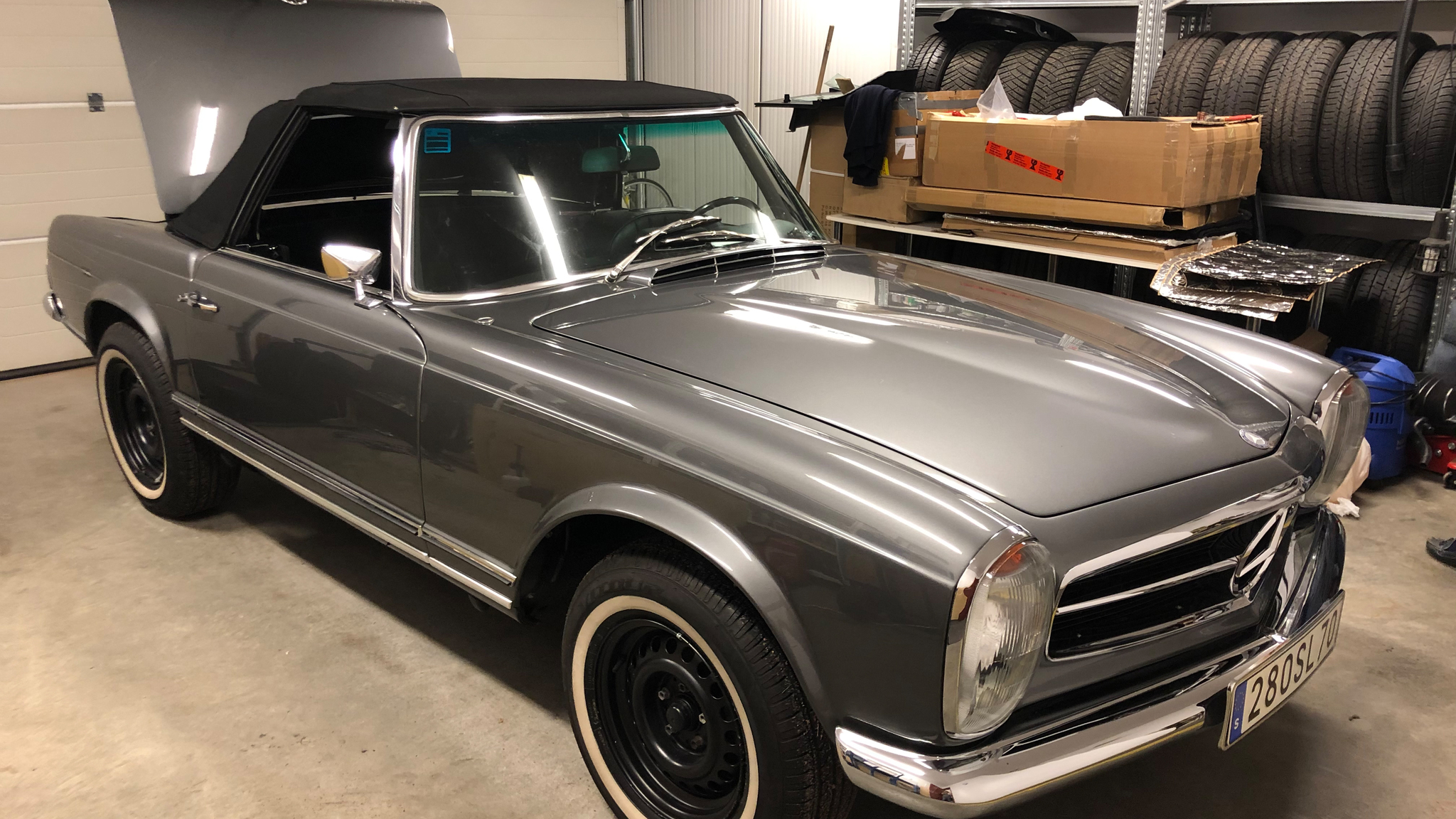 Exteriörbild på 1970 Mercedes 280 SL Pagoda (92)