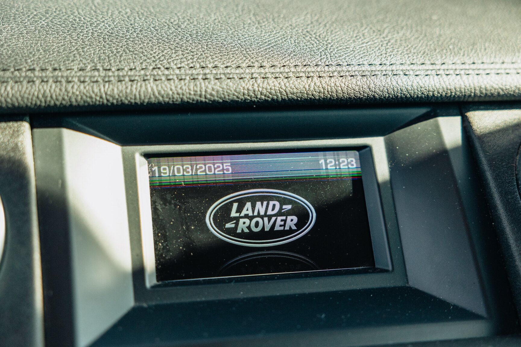 Innenraumfoto von 2015 Land Rover Discovery 3.0 TDV6