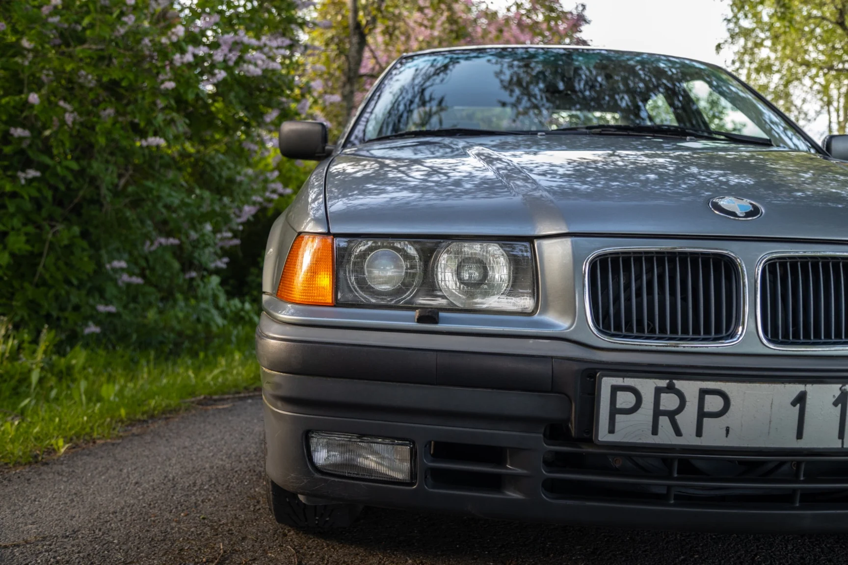 Exterior image of 1994 BMW 318i - NO RESERVE (16)