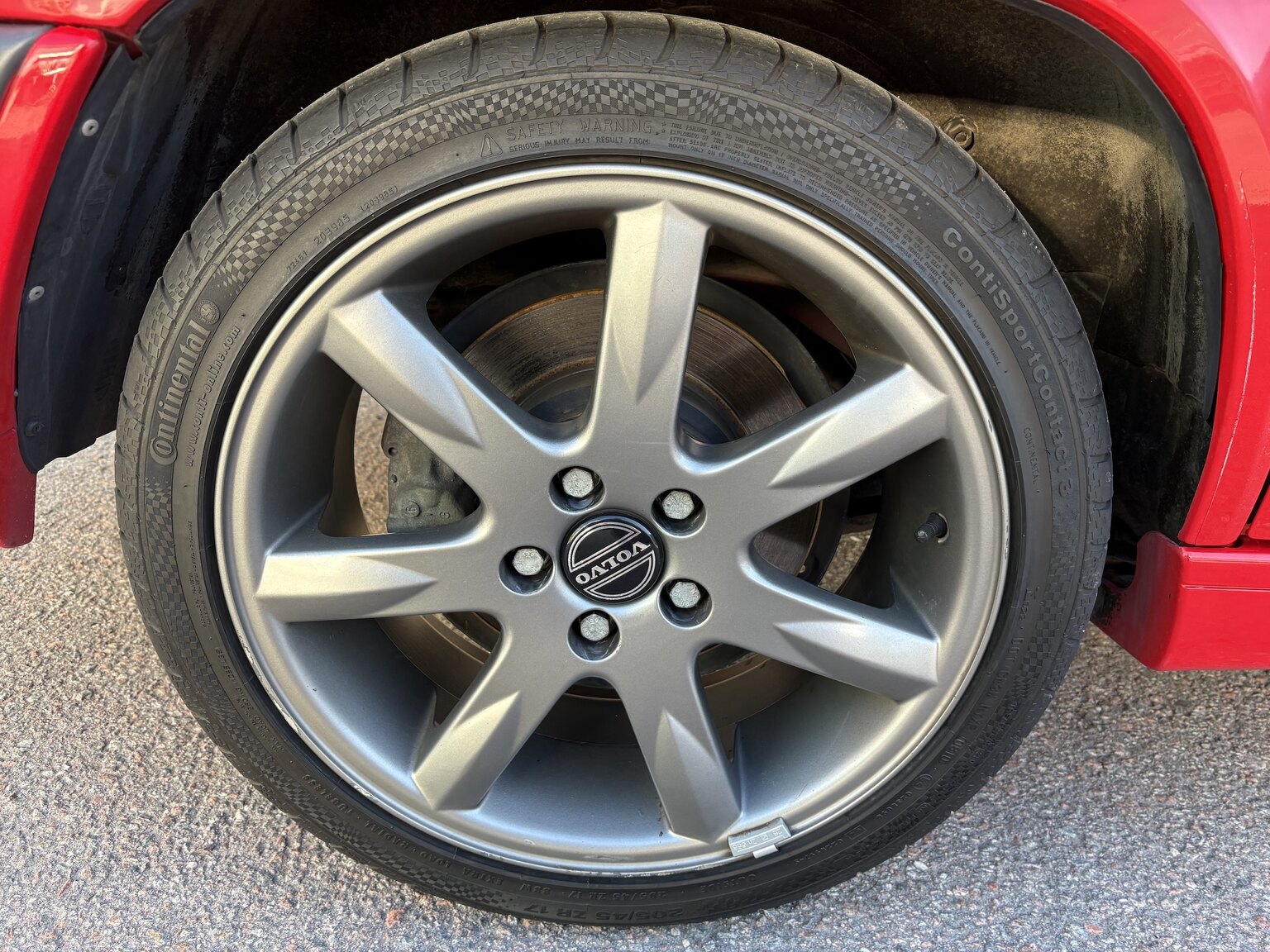 Exterior image of 1996 Volvo 850 R