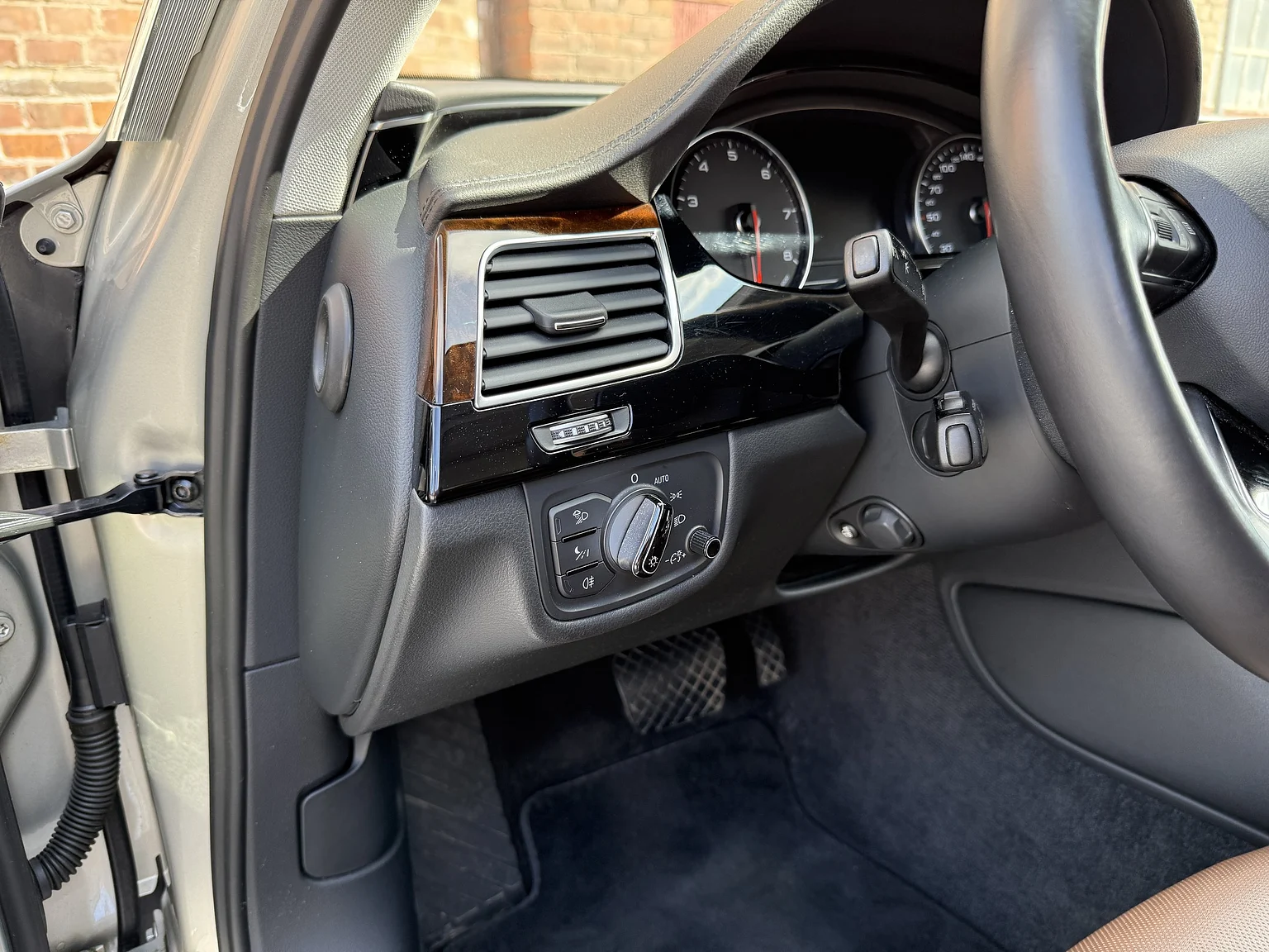 Innenraumfoto von 2014 Audi A8 4.0 TFSI (16)