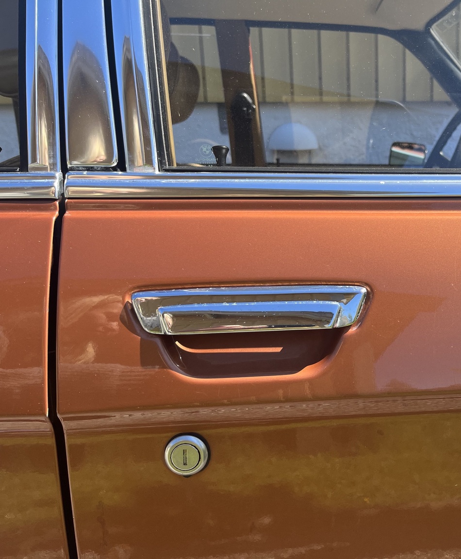 Exterior image of 1977 BMW 518 (14)