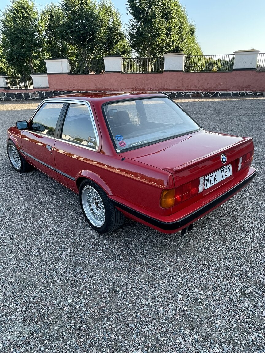 Exteriörbild på 1987 BMW 320i