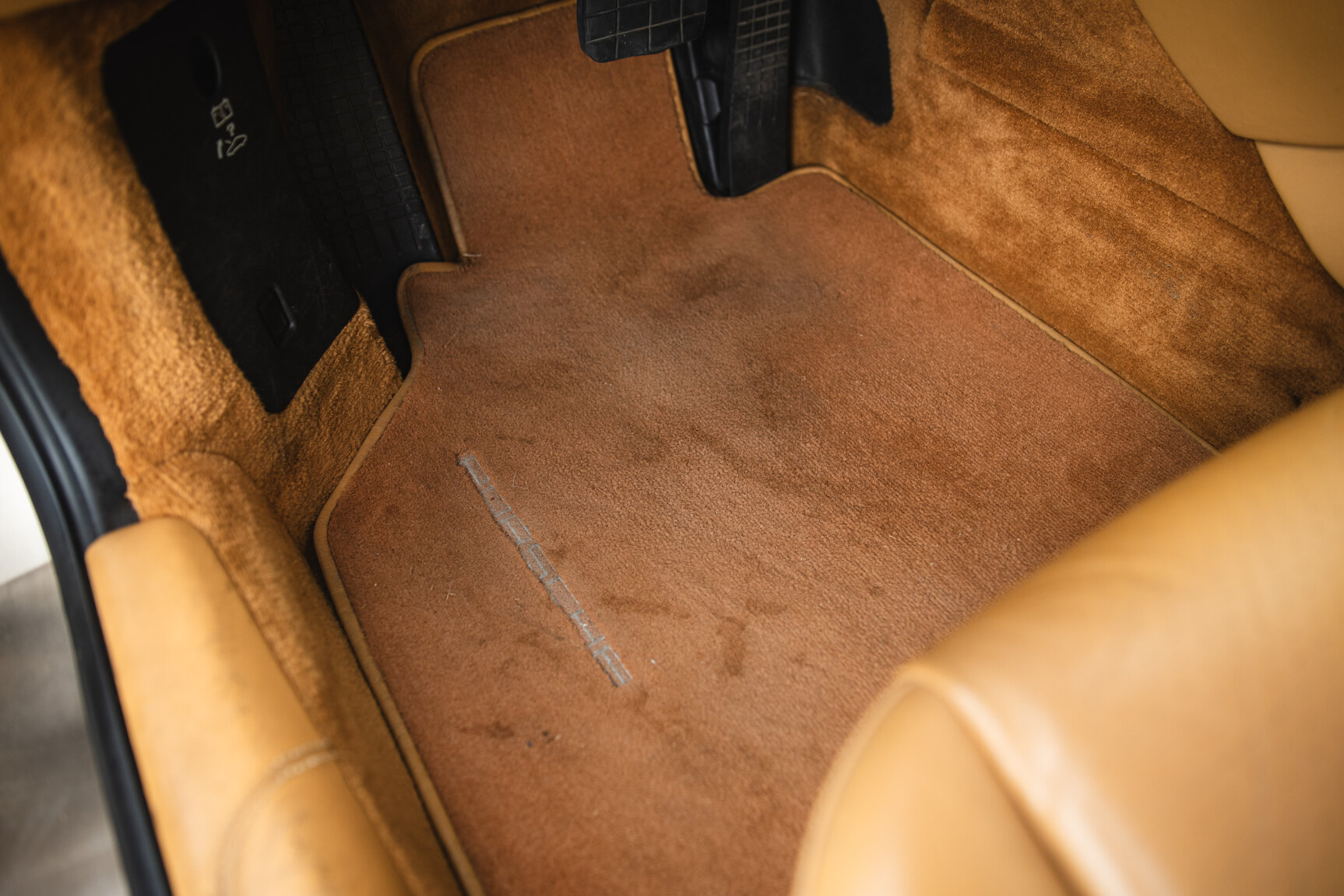 Interior image of 2004 Porsche 911 Carrera 4