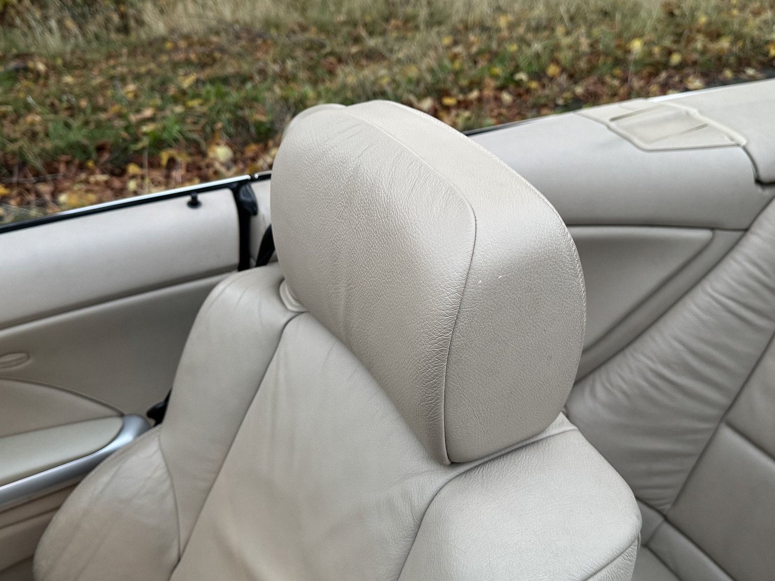 Interior image of 2001 BMW 325IA CAB