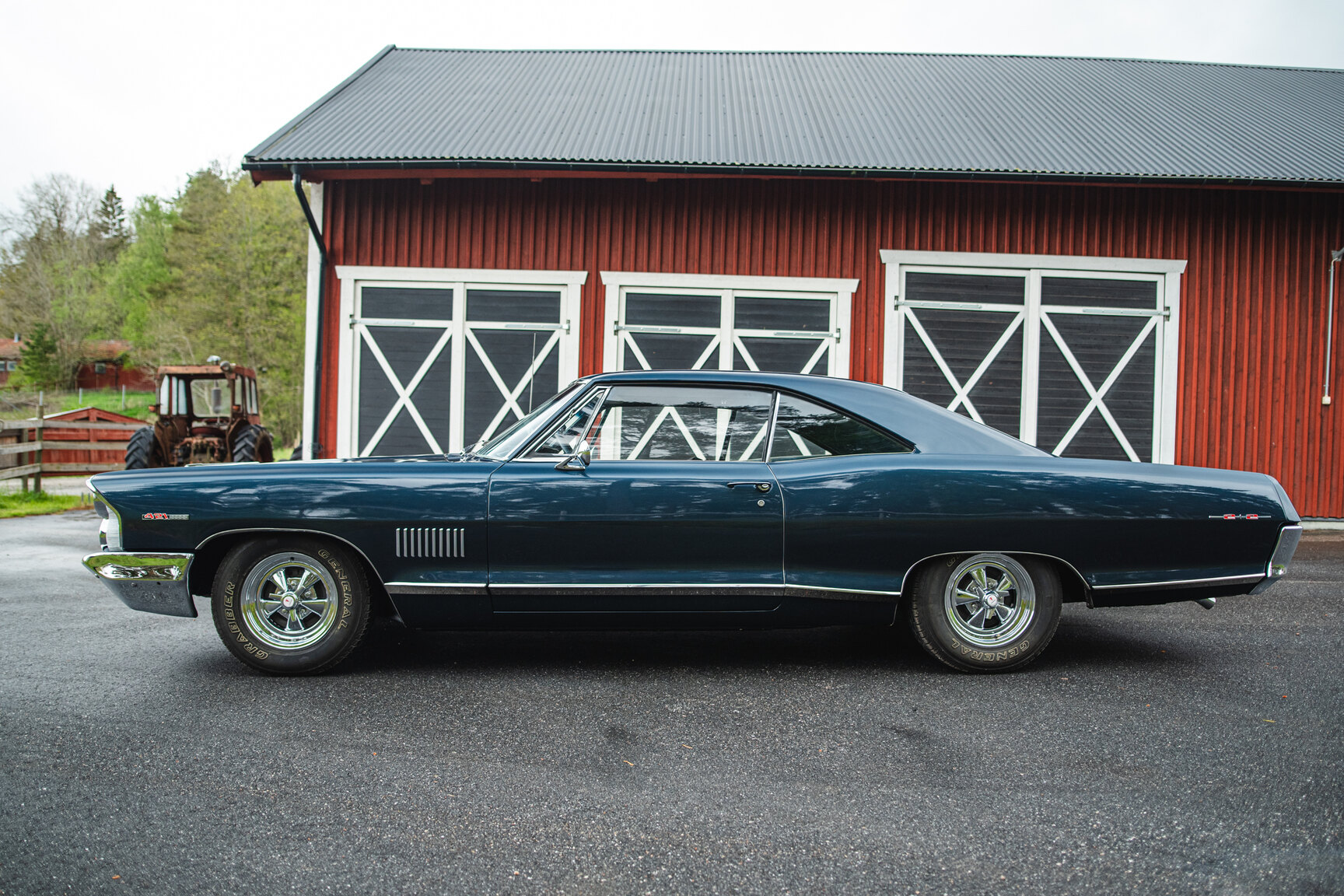 Exterior image of 1965 Pontiac Catalina 421 Tripower-Pack 2+2