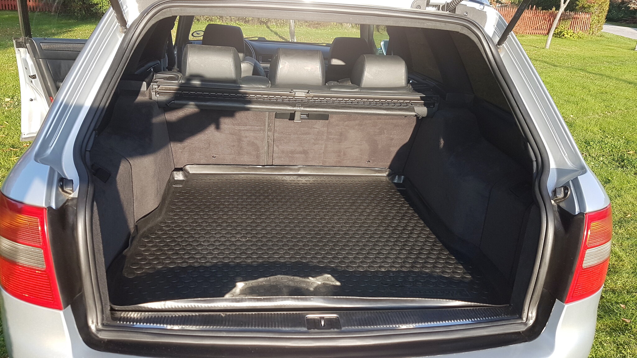 Innenraumfoto von 2000 Audi S6 Avant