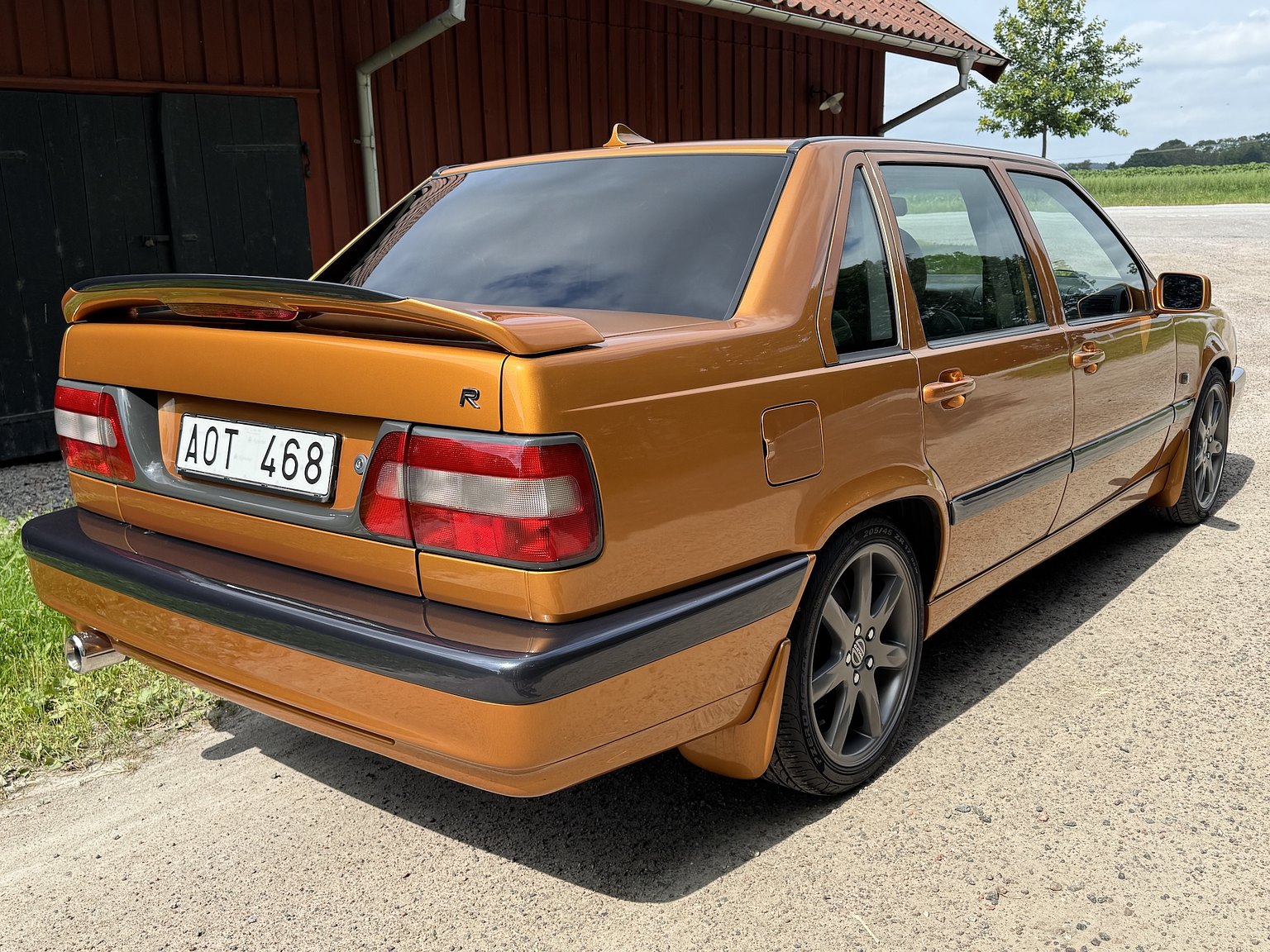 Exterior image of 1996 Volvo 850 R