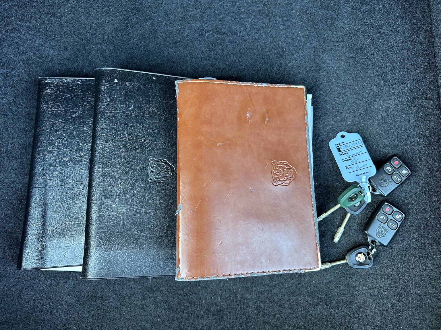 Dokumentation för 2000 Jaguar XK 8