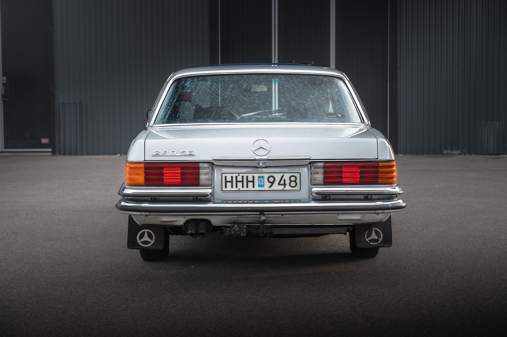 Exteriörbild på 1975 Mercedes-Benz 280 SE 