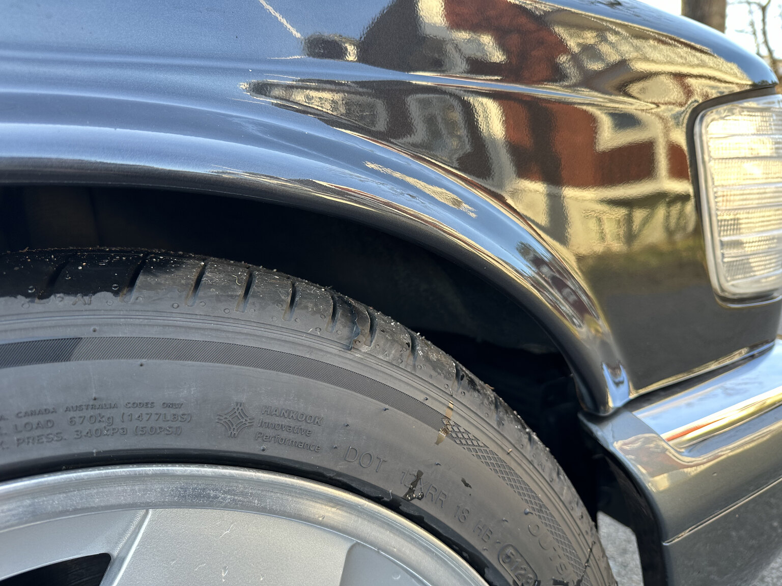 Exteriörbild på 1988 Mercedes 560 SEC