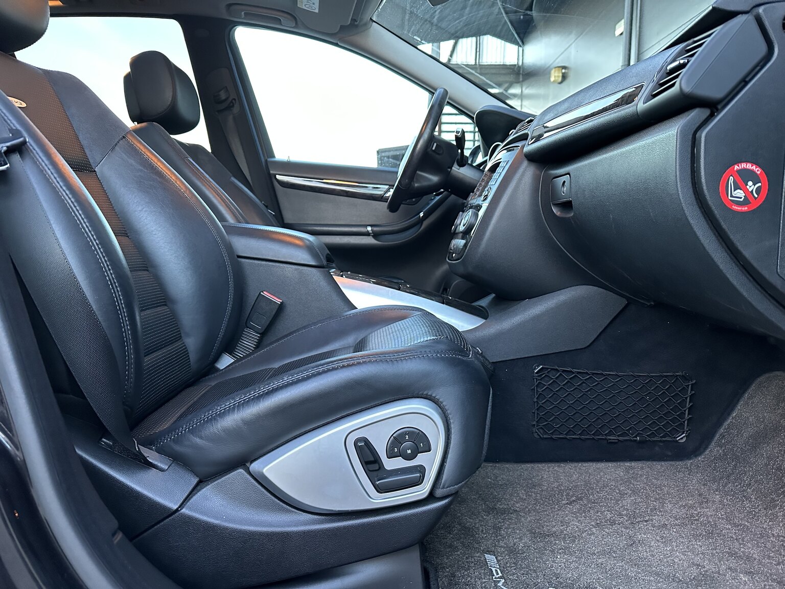 Innenraumfoto von 2007 Mercedes-Benz R63 AMG
