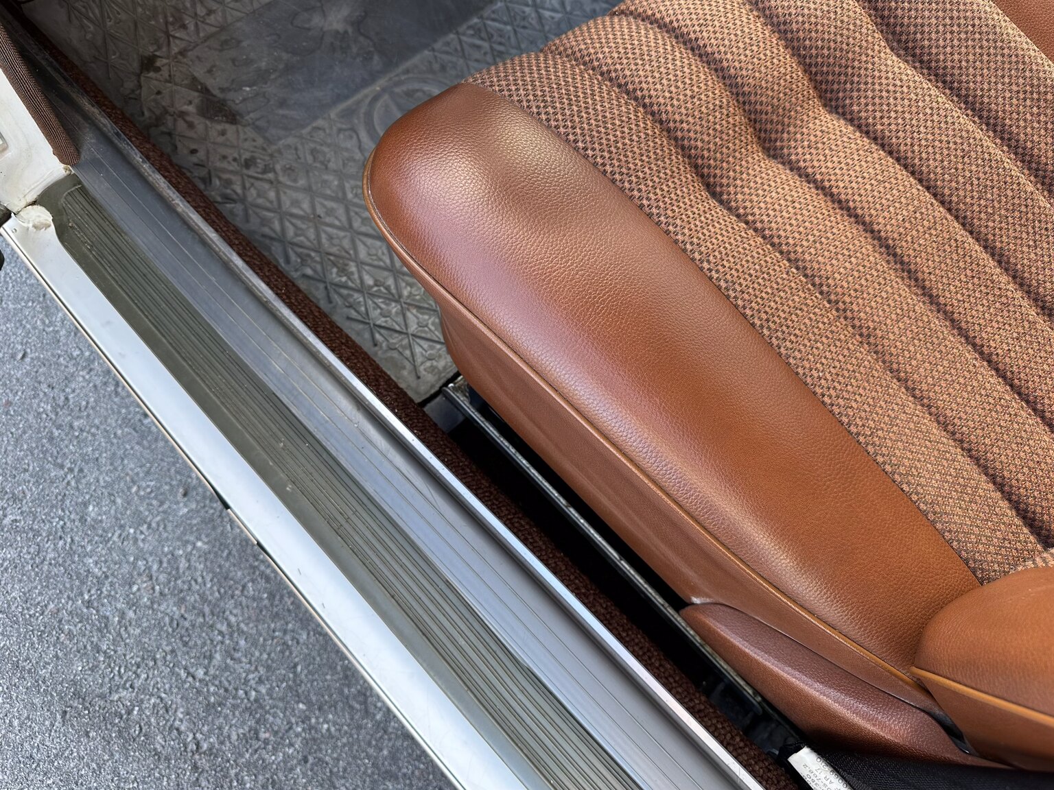 Interiörbild 1975 Mercedes Benz 200 (17)