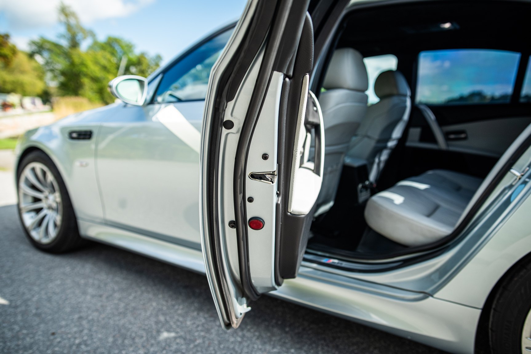 Interior image of 2006 BMW E60 M5