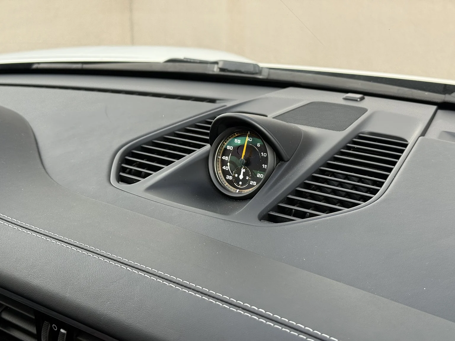 Innenraumfoto von 2016 Porsche 911 GT3 RS (34)