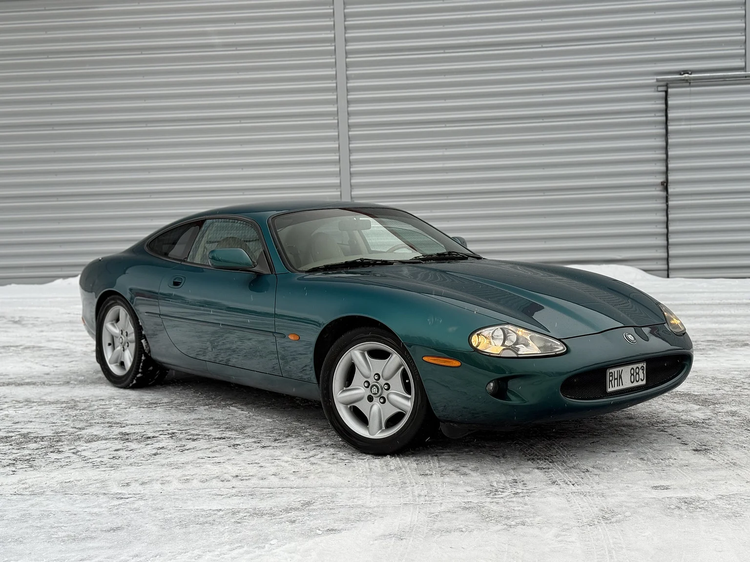 Exterior image of 1997 Jaguar XK8 (1)