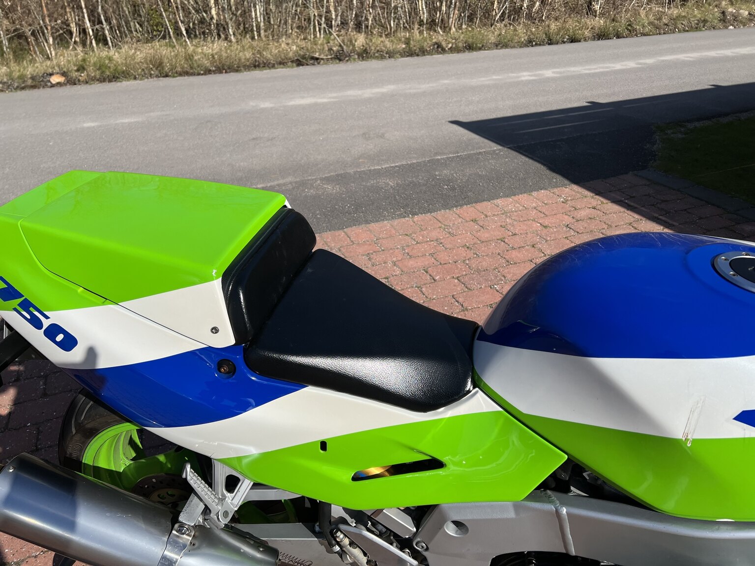 Exterior image of 1989 Kawasaki ZXR 750 H1 (30)