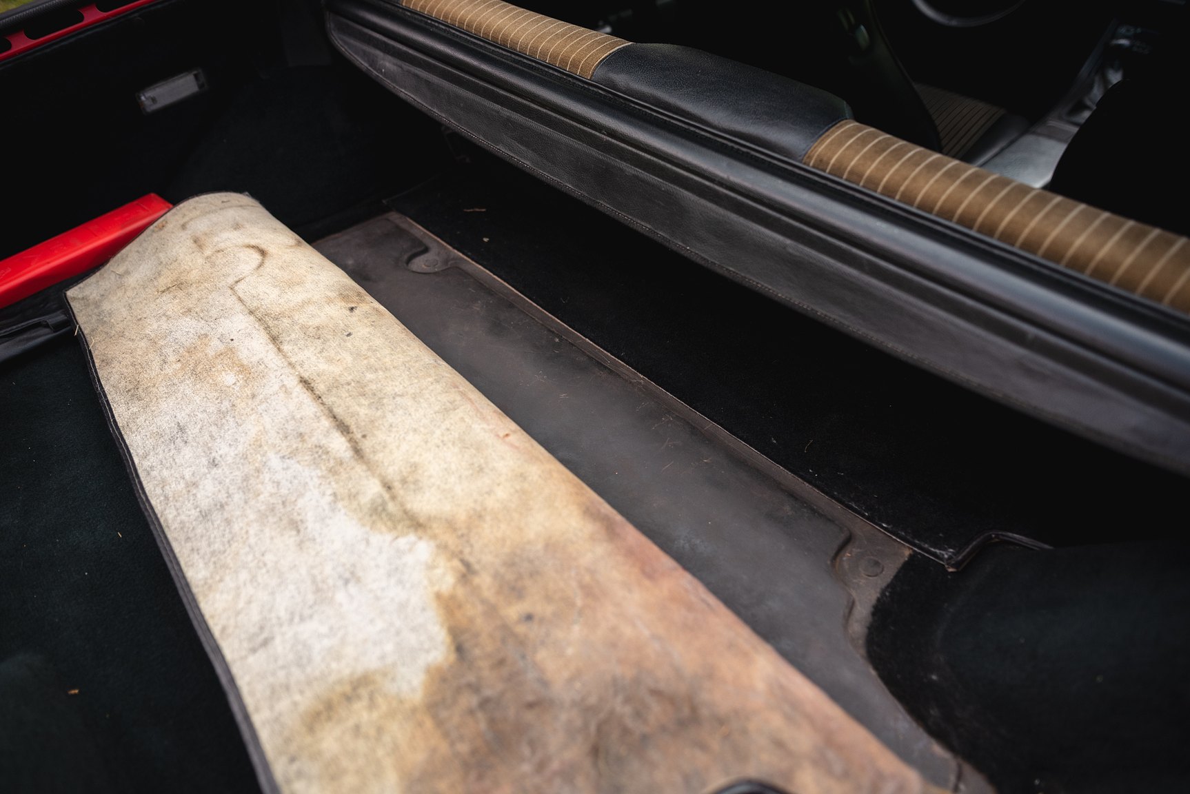Interior image of 1988 Porsche 944