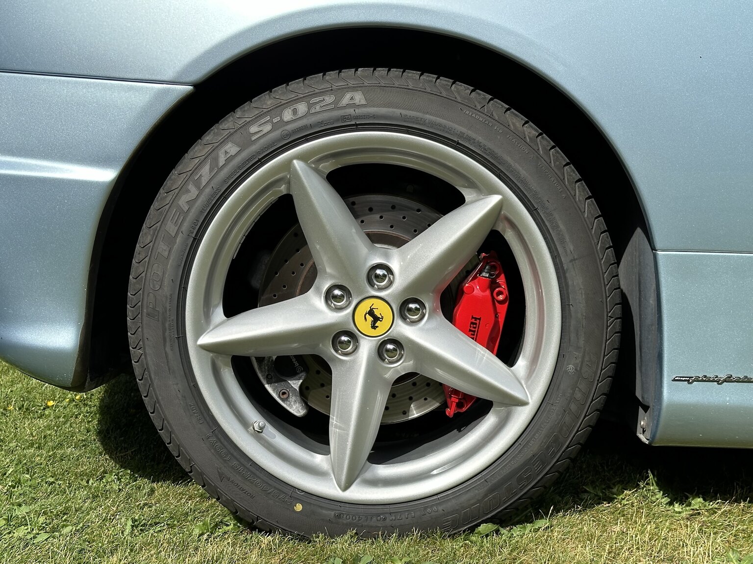 Exterior image of 2001 Ferrari 360 Modena V8 Manual (21)