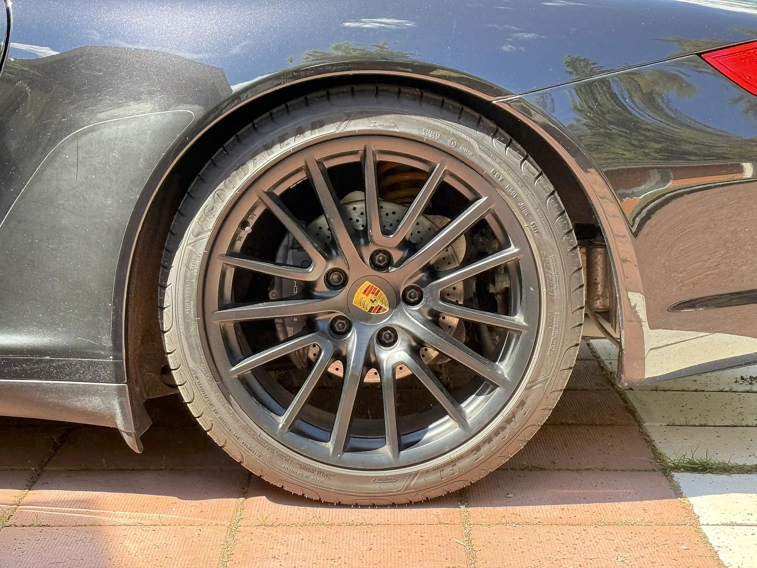 Exterior image of 2008 Porsche 911 Carrera 4 (23)