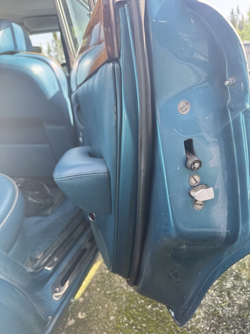 Interior image of 1976 Rolls-Royce Silver Shadow