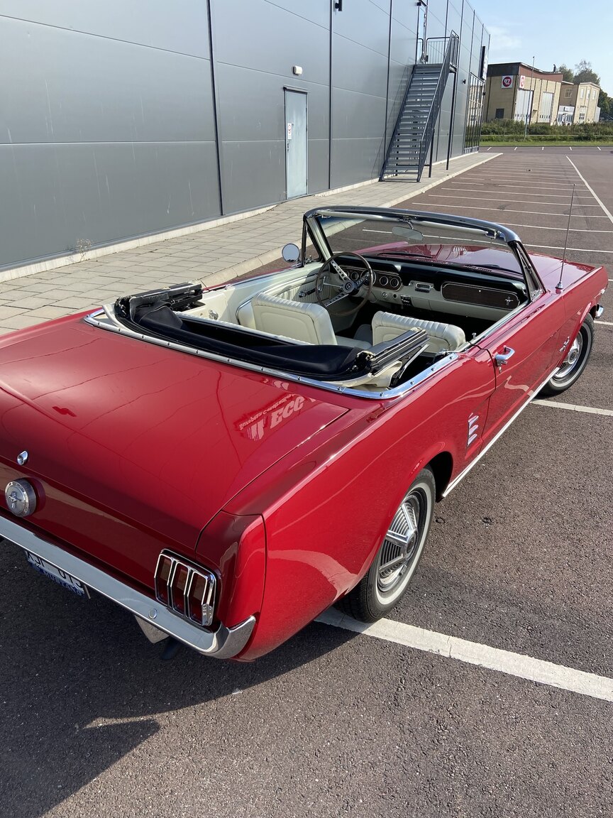 Exteriörbild på 1966 Ford Mustang Convertible