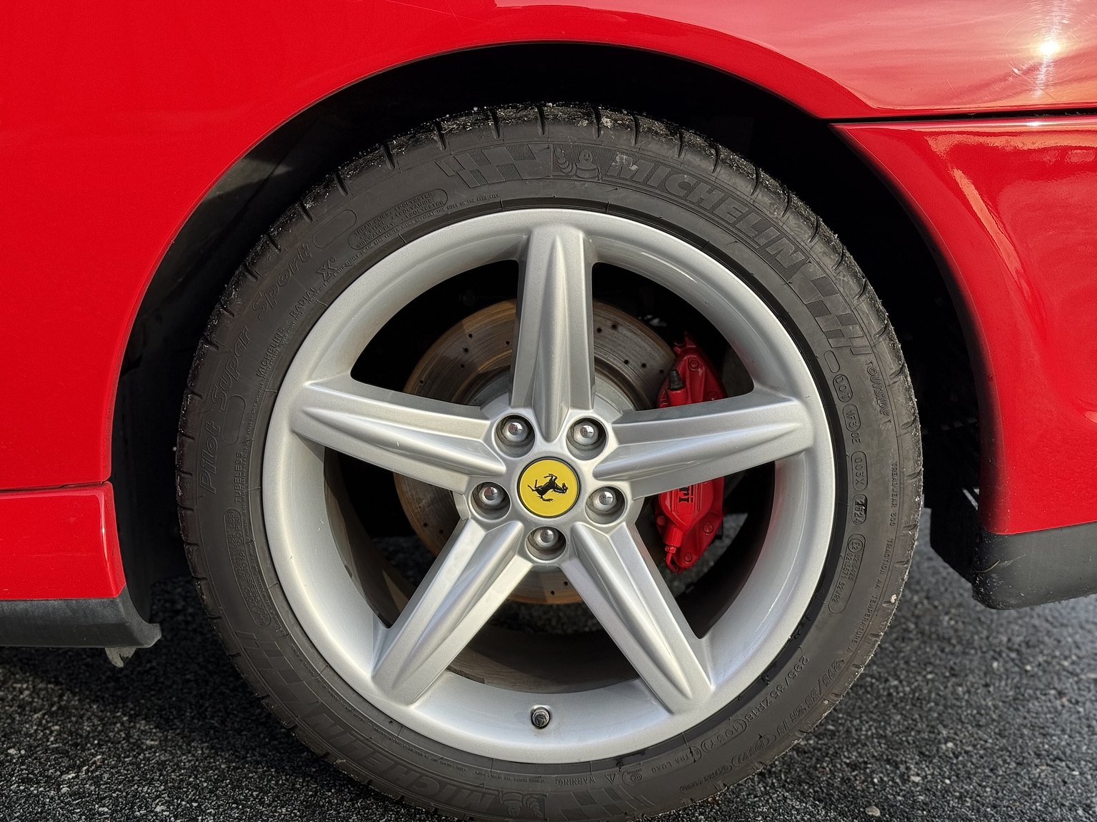 Exteriörbild på 2003 Ferrari 575M Maranello