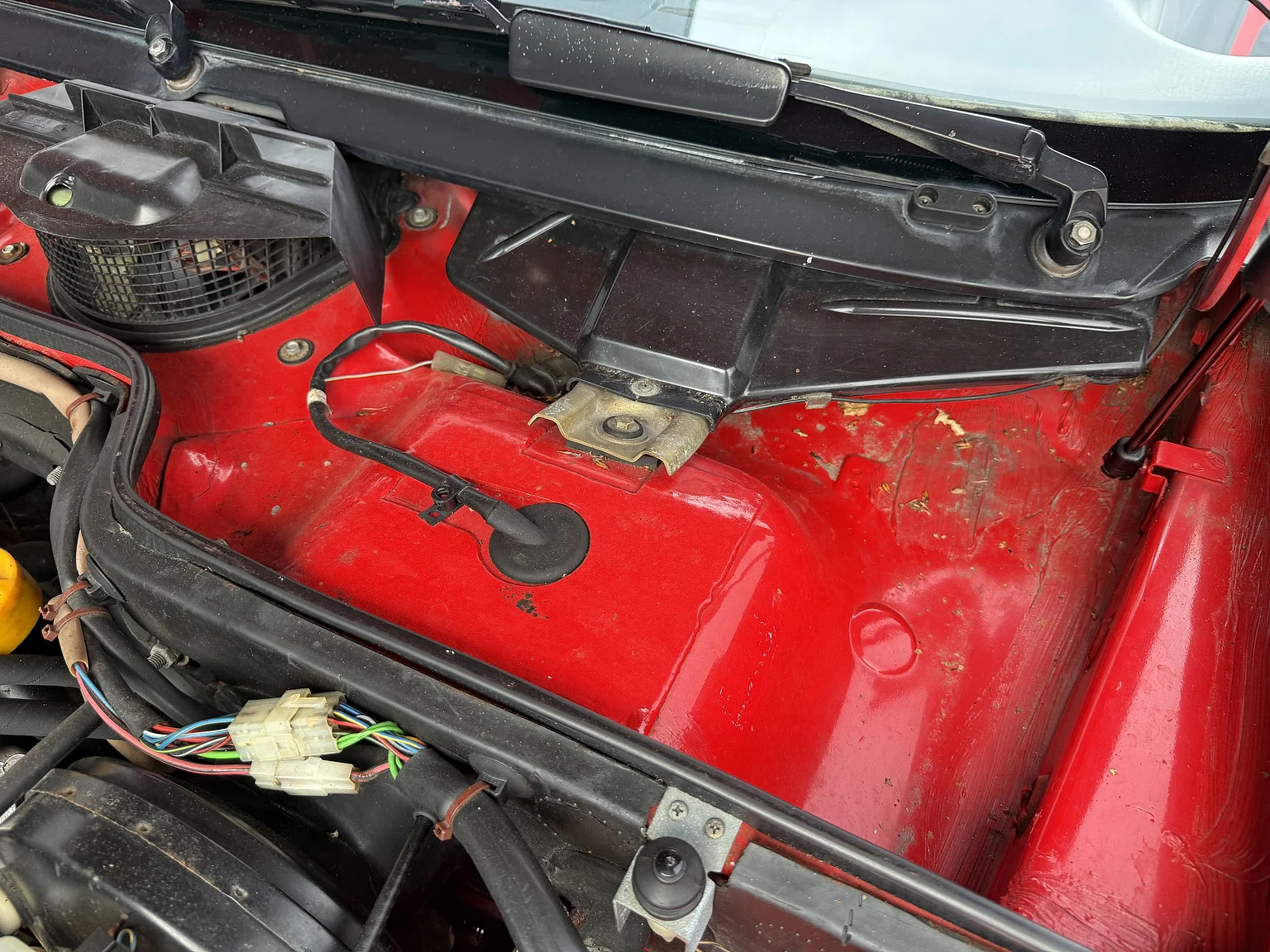 Image of 1984 Porsche 944 Targa mechanics (14)