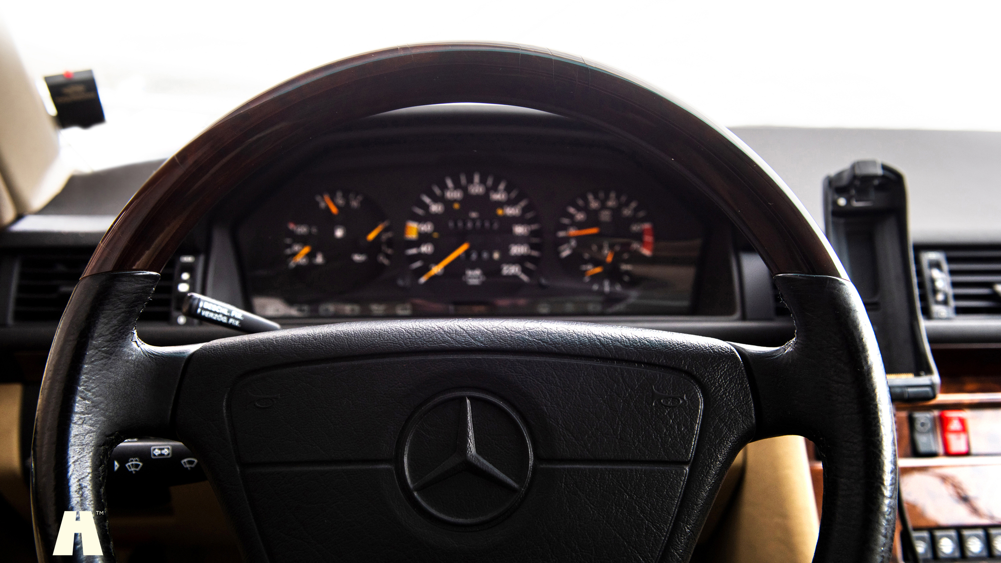 Interiörbild 1992 Mercedes 230 CE