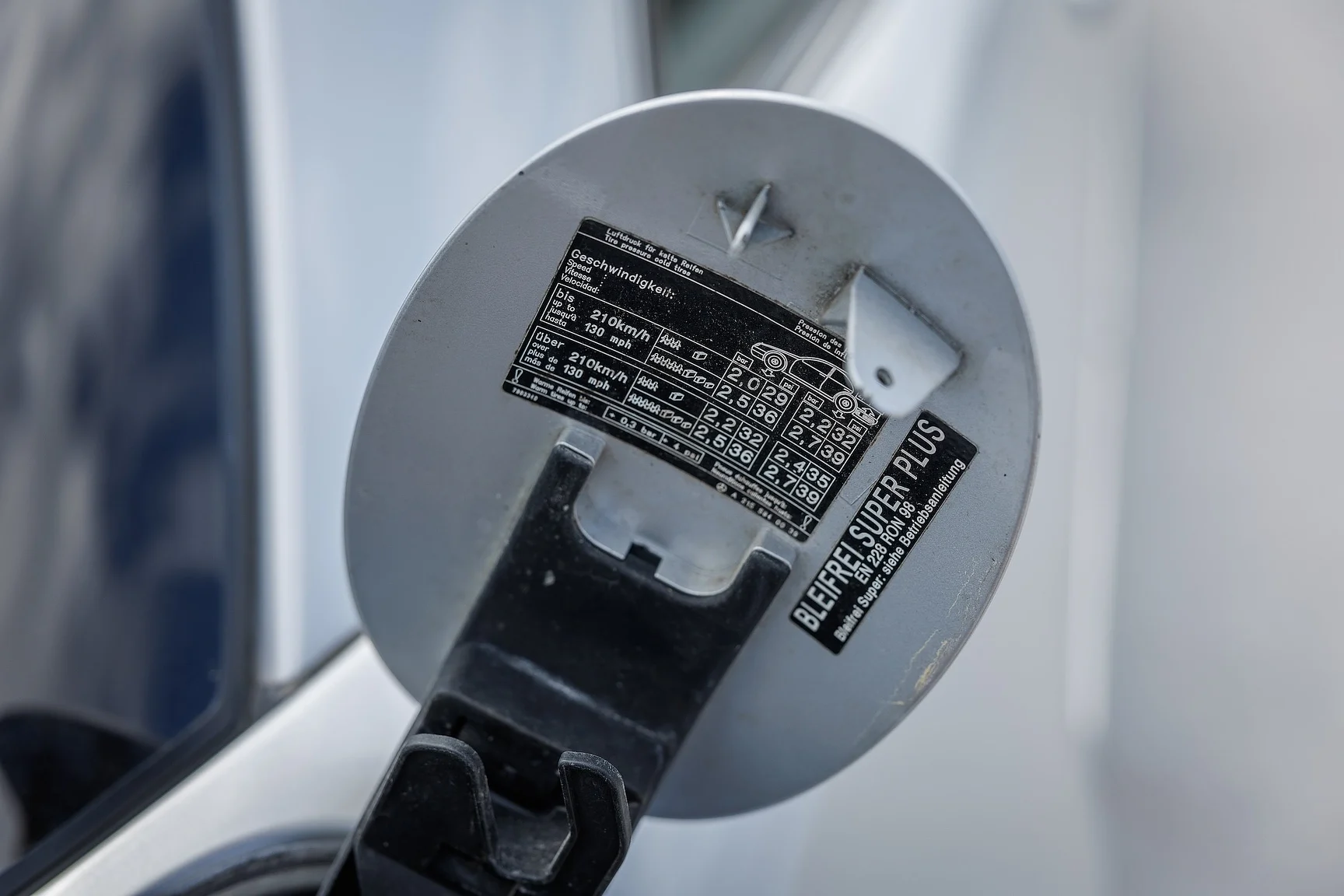 Exteriörbild på 2000 Mercedes-Benz CL 600 (103)