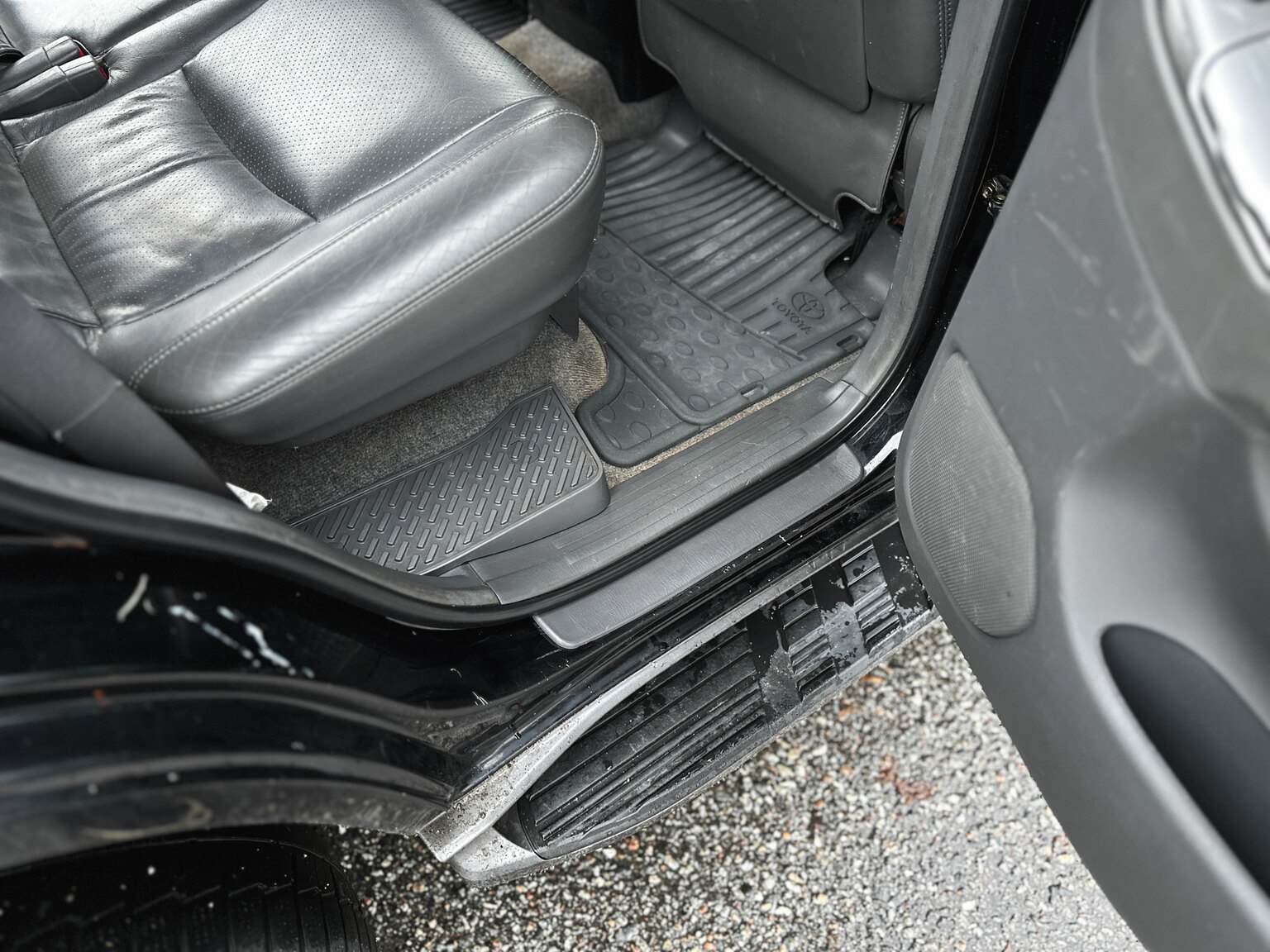 Interior image of 2004 Toyota Land Cruiser