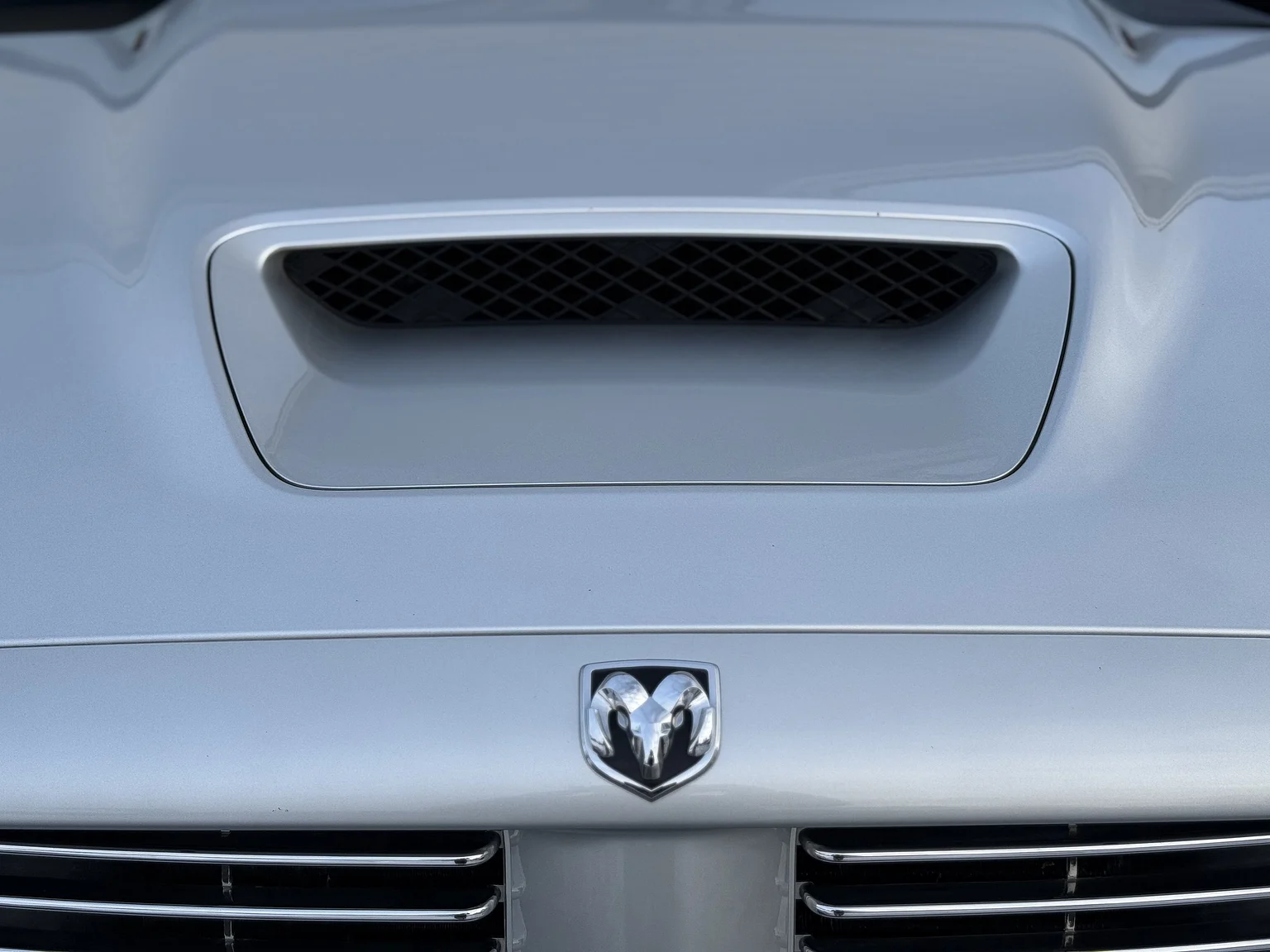 Exteriörbild på 2005 Dodge RAM SRT-10 Regular Cab Manual  (11)