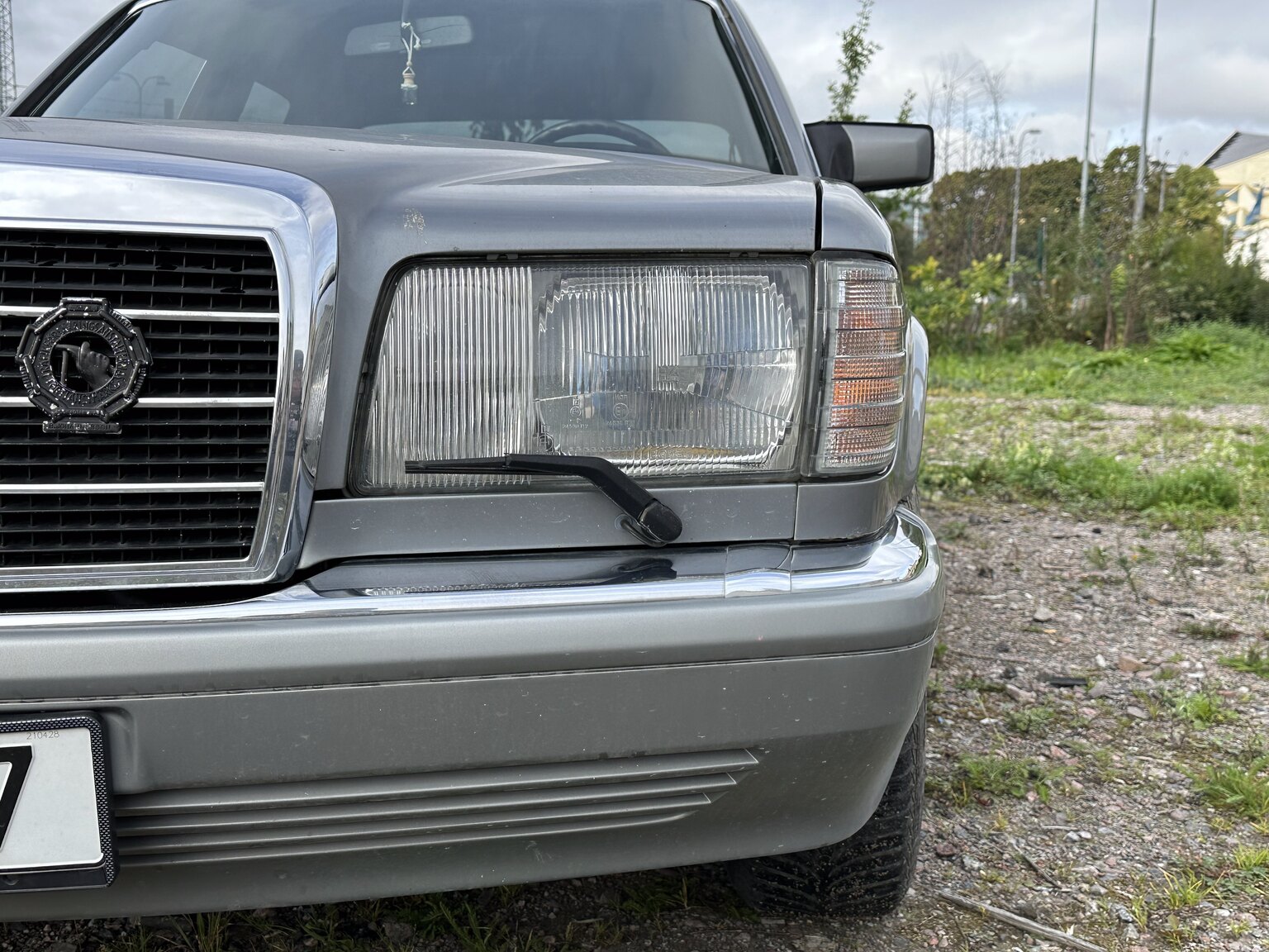 Exterior image of 1987 Mercedes 300 SE