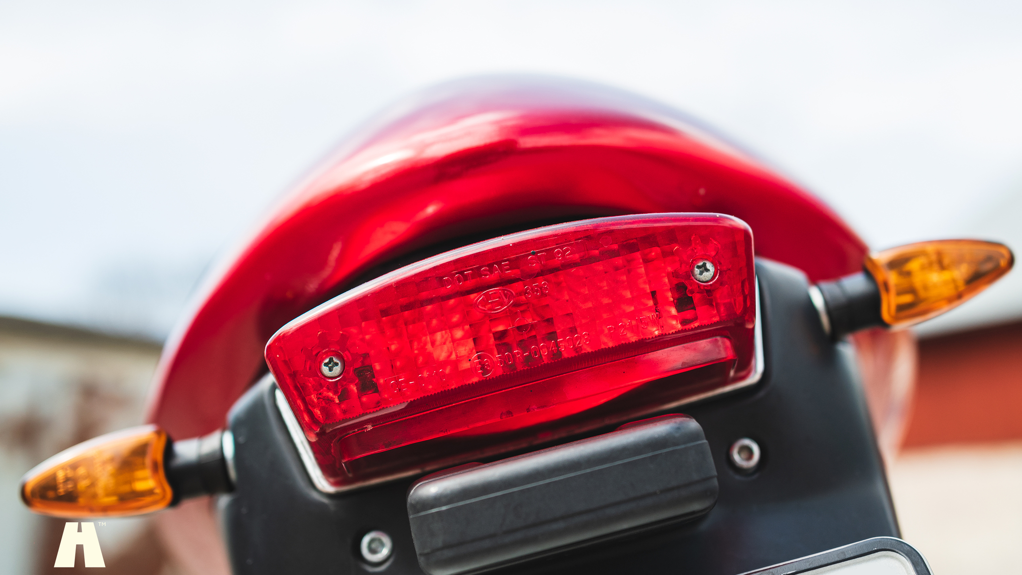 Exteriörbild på 2002 Moto Guzzi V11 Le Mans (11)