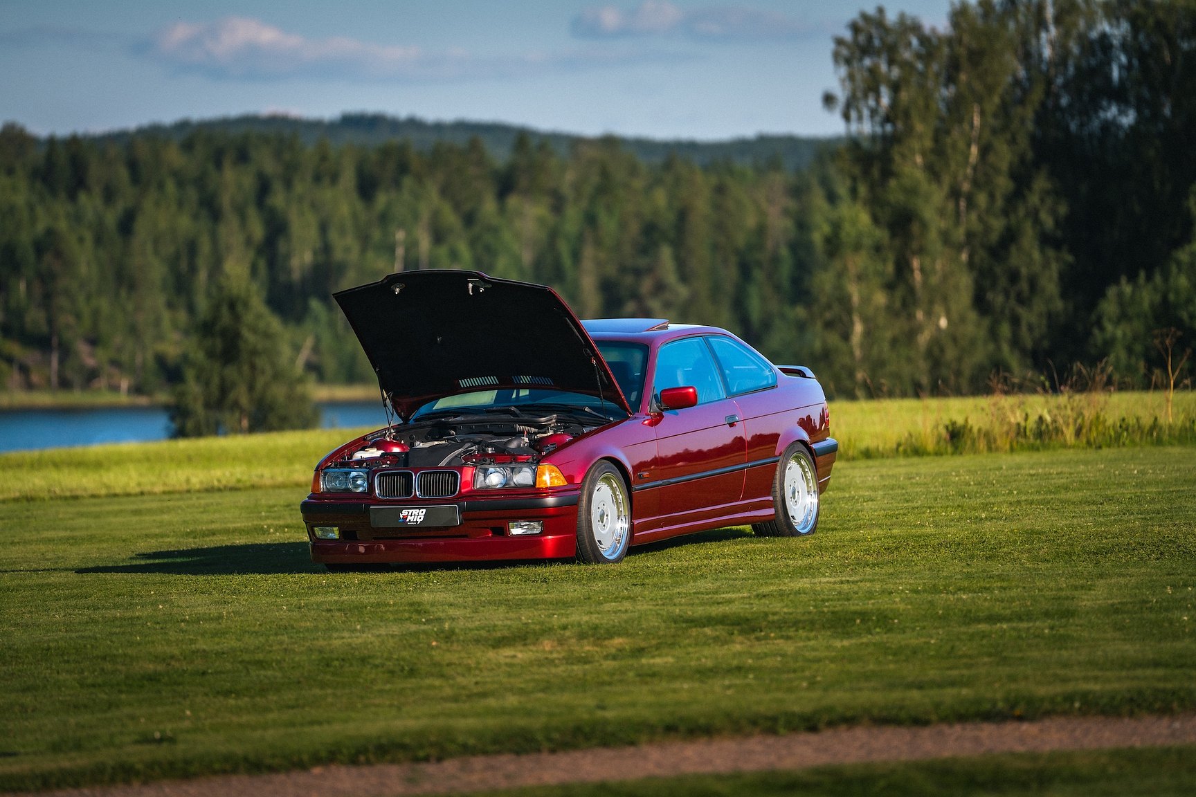 Exterior image of 1992 BMW 325i Coupé "No Reserve Auction"