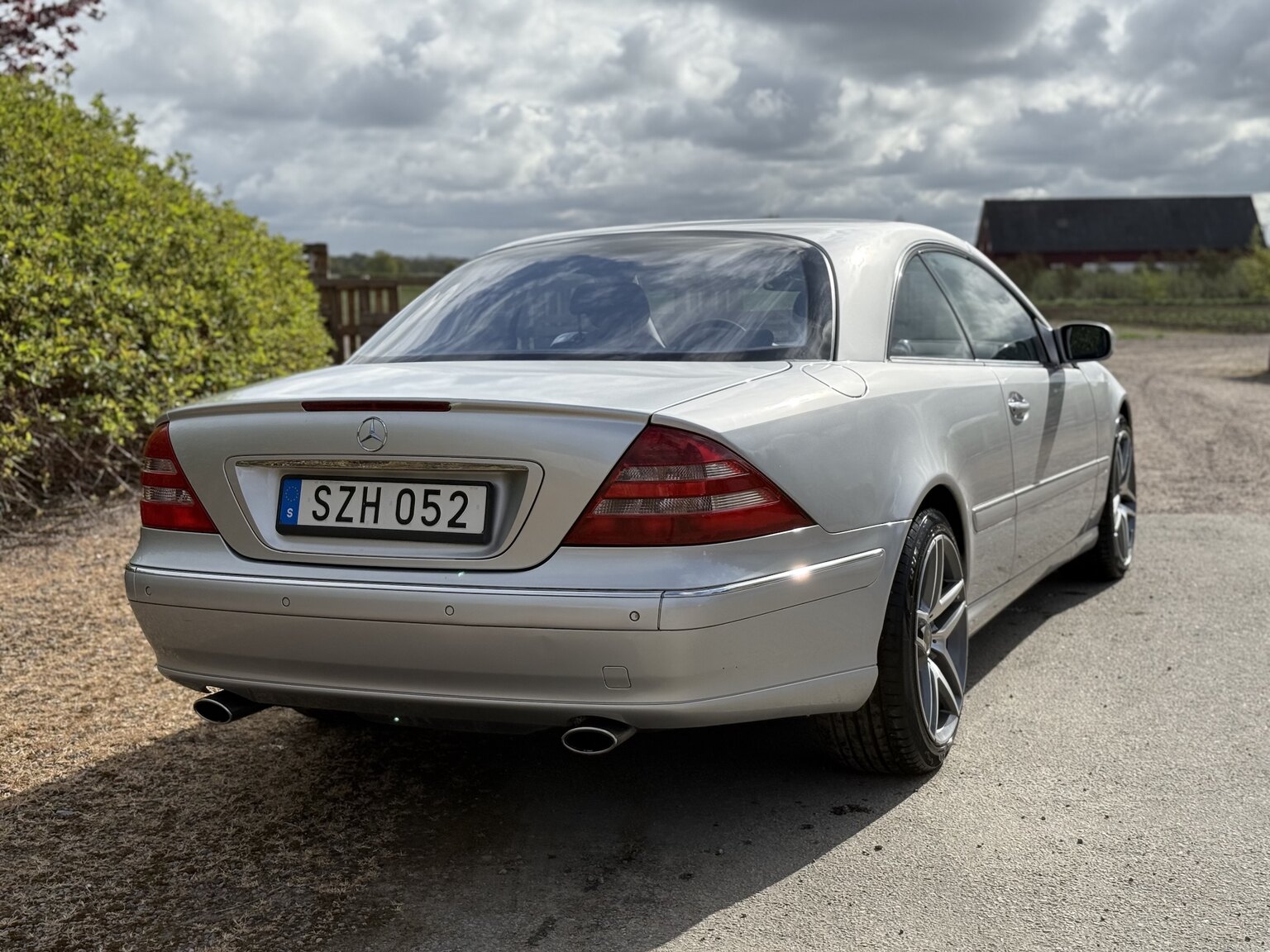 Exterior image of 2000 Mercedes-Benz CL 500