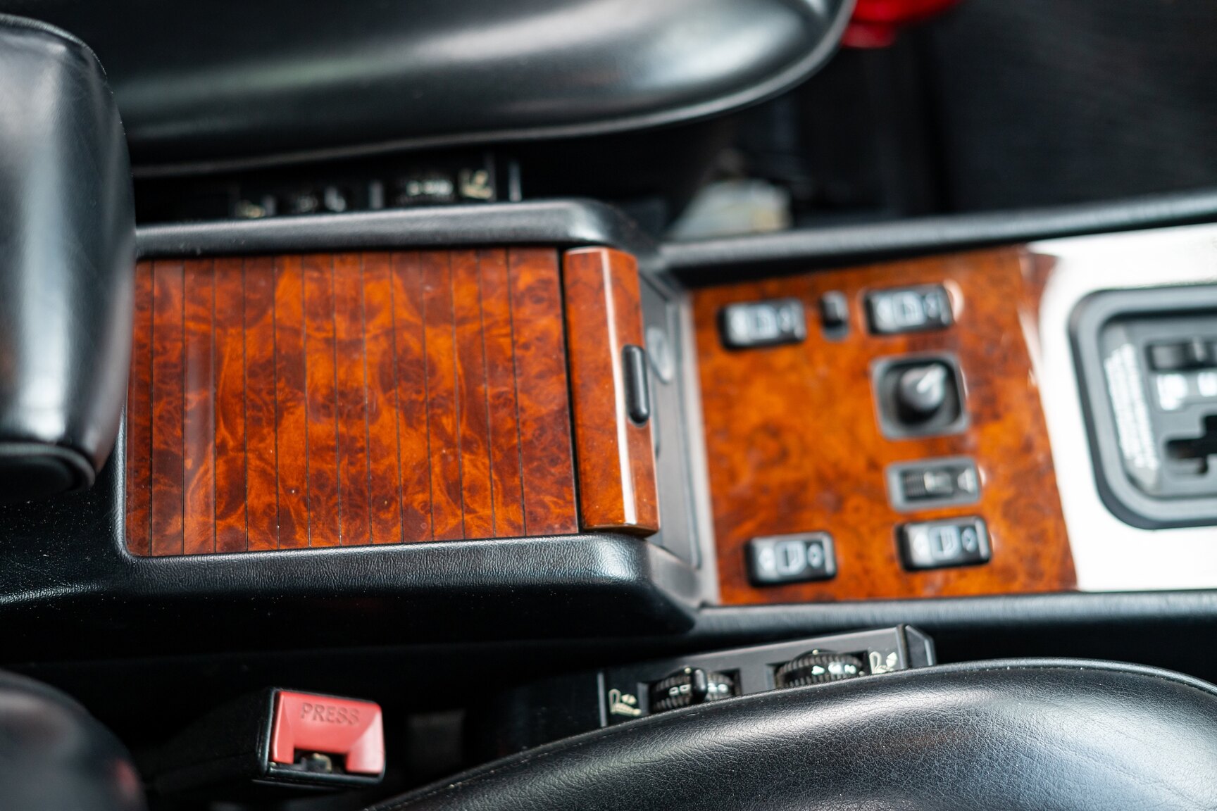 Interior image of 1993 Mercedes-Benz 400 E