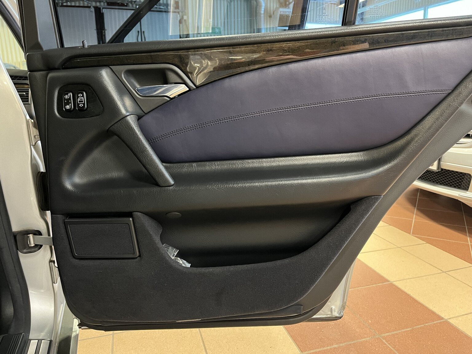 Interiörbild 1998 Mercedes-Benz E55 AMG