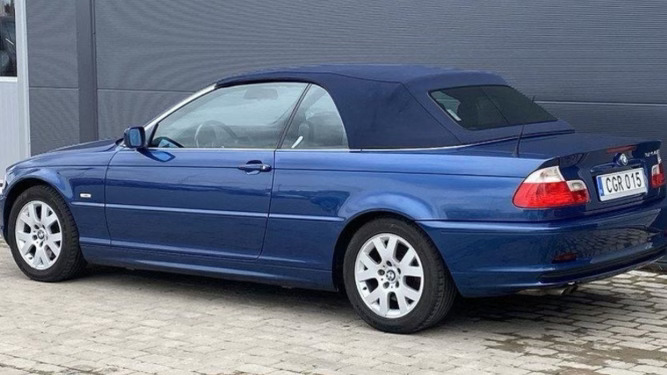 Exteriörbild på 2001 BMW E46 325 Cabriolet (77)